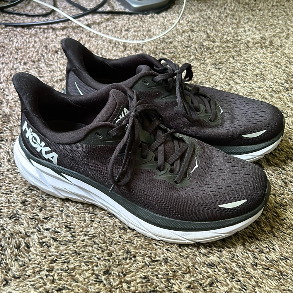HOKA women’s Clifton 8 size 9